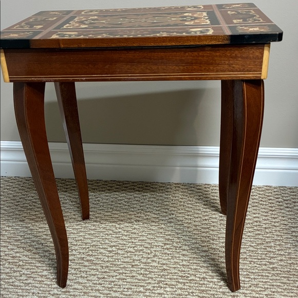 Vintage Italian Music Jewelry Table w Inlaid Marquetry; Swiss Music-'Love Story' - Picture 9 of 16